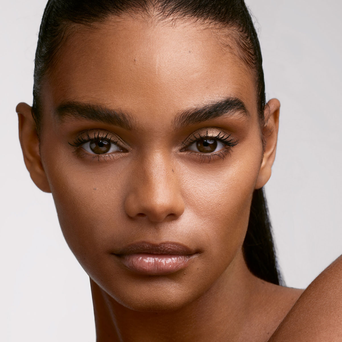 SOFT'LIT NATURALLY LUMINOUS LONGWEAR FOUNDATION (BASE DE MAQUILLAJE PARA ROSTRO)